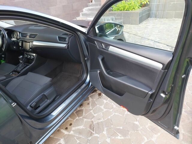 Сірий Шкода Суперб, об'ємом двигуна 1.6 л та пробігом 262 тис. км за 15900 $, фото 9 на Automoto.ua