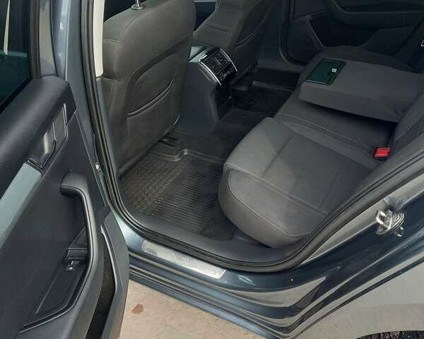 Серый Шкода Суперб, объемом двигателя 2 л и пробегом 244 тыс. км за 14000 $, фото 2 на Automoto.ua