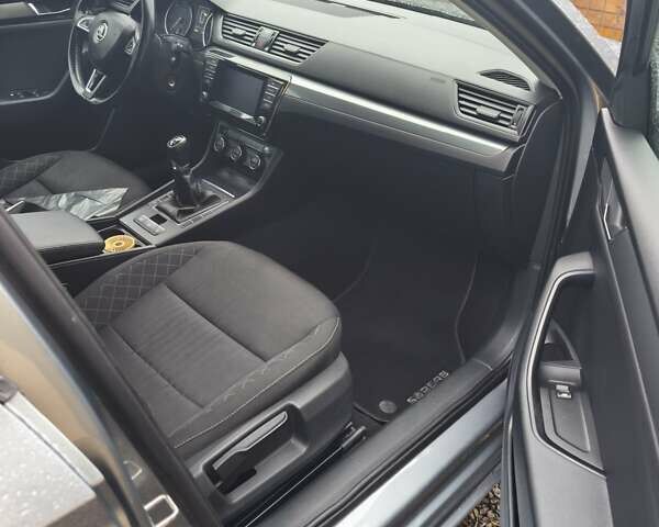 Сірий Шкода Суперб, об'ємом двигуна 1.6 л та пробігом 212 тис. км за 12599 $, фото 5 на Automoto.ua