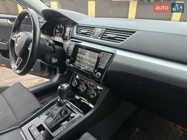 Серый Шкода Суперб, объемом двигателя 1.6 л и пробегом 262 тыс. км за 14000 $, фото 41 на Automoto.ua