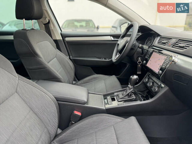 Шкода Суперб 2015 у Мукачеве на Automoto.ua Сірий Шкода Суперб, об'ємом двигуна 2 л та пробігом 247 тис. км за 14499 $, фото 15 на Automoto.ua