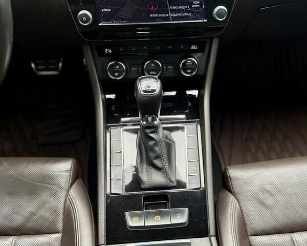 Шкода Суперб 2016 у Житомирі на Automoto.ua Сірий Шкода Суперб, об'ємом двигуна 2 л та пробігом 270 тис. км за 18000 $, фото 33 на Automoto.ua