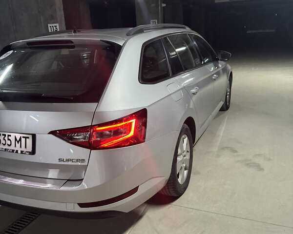 Серый Шкода Суперб, объемом двигателя 1.6 л и пробегом 218 тыс. км за 15300 $, фото 4 на Automoto.ua