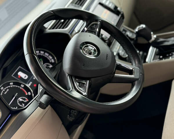 Сірий Шкода Суперб, об'ємом двигуна 1.97 л та пробігом 261 тис. км за 17999 $, фото 51 на Automoto.ua