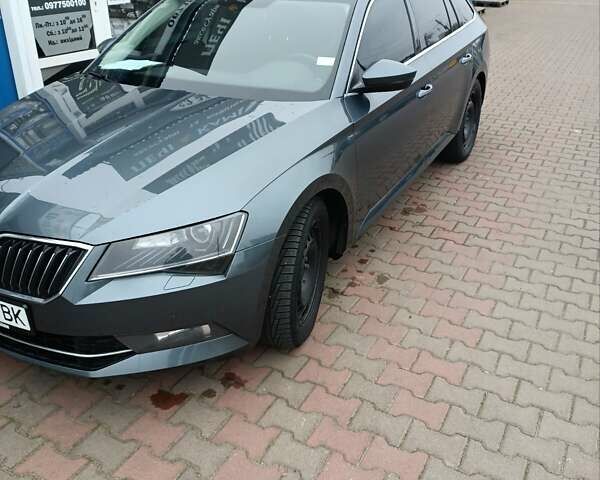 Серый Шкода Суперб, объемом двигателя 1.97 л и пробегом 300 тыс. км за 18000 $, фото 1 на Automoto.ua
