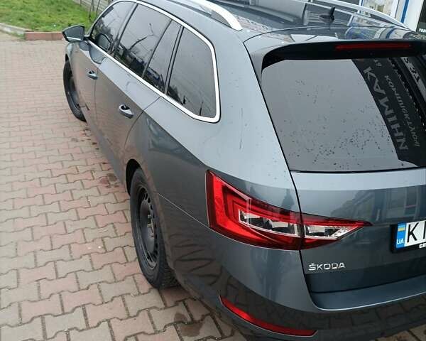 Серый Шкода Суперб, объемом двигателя 1.97 л и пробегом 300 тыс. км за 18000 $, фото 4 на Automoto.ua