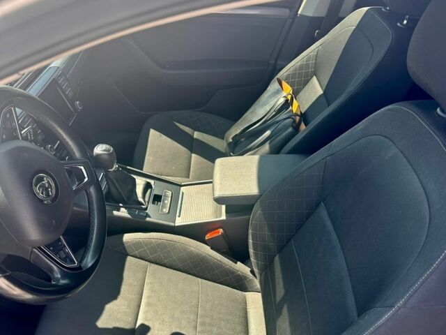 Серый Шкода Суперб, объемом двигателя 1.6 л и пробегом 256 тыс. км за 12999 $, фото 3 на Automoto.ua