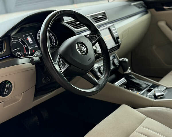 Сірий Шкода Суперб, об'ємом двигуна 1.97 л та пробігом 261 тис. км за 17999 $, фото 50 на Automoto.ua