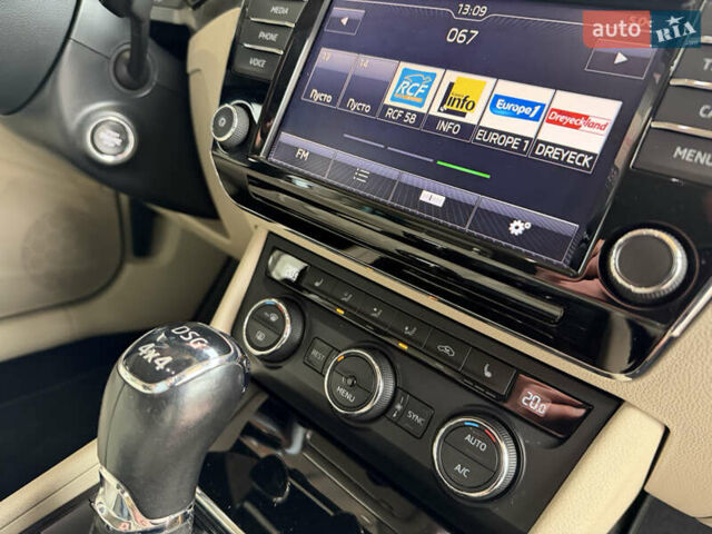 Сірий Шкода Суперб, об'ємом двигуна 1.97 л та пробігом 261 тис. км за 17999 $, фото 47 на Automoto.ua