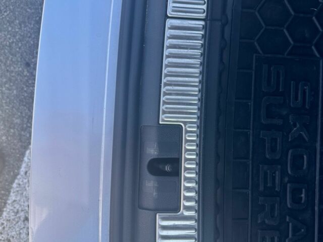 Серый Шкода Суперб, объемом двигателя 1.6 л и пробегом 256 тыс. км за 12999 $, фото 14 на Automoto.ua