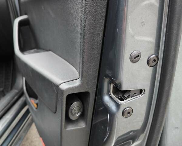 Серый Шкода Суперб, объемом двигателя 1.6 л и пробегом 260 тыс. км за 14500 $, фото 4 на Automoto.ua