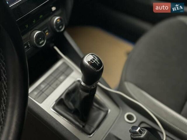 Серый Шкода Суперб, объемом двигателя 1.6 л и пробегом 273 тыс. км за 10900 $, фото 17 на Automoto.ua