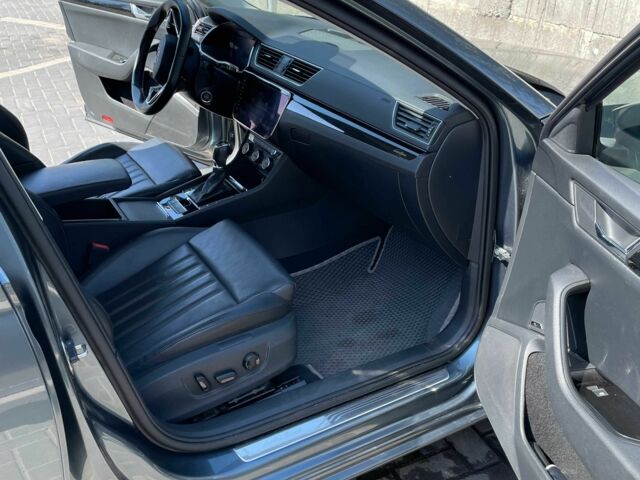 Сірий Шкода Суперб, об'ємом двигуна 2 л та пробігом 270 тис. км за 20000 $, фото 12 на Automoto.ua