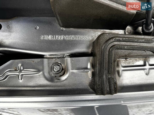 Серый Шкода Суперб, объемом двигателя 2 л и пробегом 326 тыс. км за 16900 $, фото 43 на Automoto.ua