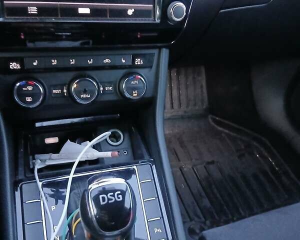 Серый Шкода Суперб, объемом двигателя 1.97 л и пробегом 283 тыс. км за 16000 $, фото 12 на Automoto.ua