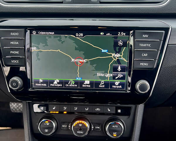 Серый Шкода Суперб, объемом двигателя 1.97 л и пробегом 265 тыс. км за 16000 $, фото 28 на Automoto.ua