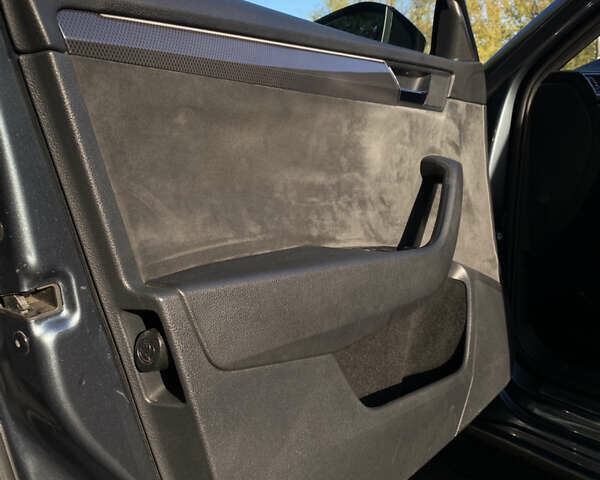 Сірий Шкода Суперб, об'ємом двигуна 1.97 л та пробігом 240 тис. км за 18000 $, фото 39 на Automoto.ua