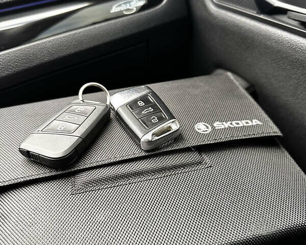 Серый Шкода Суперб, объемом двигателя 2 л и пробегом 326 тыс. км за 16900 $, фото 37 на Automoto.ua