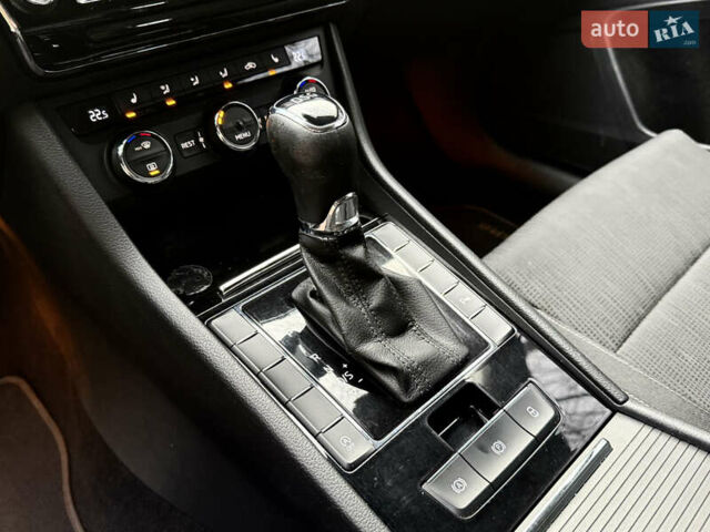 Сірий Шкода Суперб, об'ємом двигуна 2 л та пробігом 217 тис. км за 13950 $, фото 12 на Automoto.ua