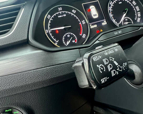 Серый Шкода Суперб, объемом двигателя 1.97 л и пробегом 265 тыс. км за 16000 $, фото 31 на Automoto.ua