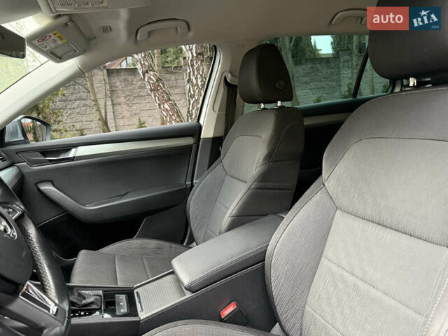 Сірий Шкода Суперб, об'ємом двигуна 2 л та пробігом 217 тис. км за 13950 $, фото 11 на Automoto.ua