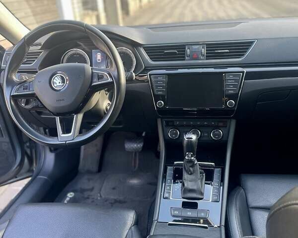 Серый Шкода Суперб, объемом двигателя 1.97 л и пробегом 320 тыс. км за 15500 $, фото 10 на Automoto.ua