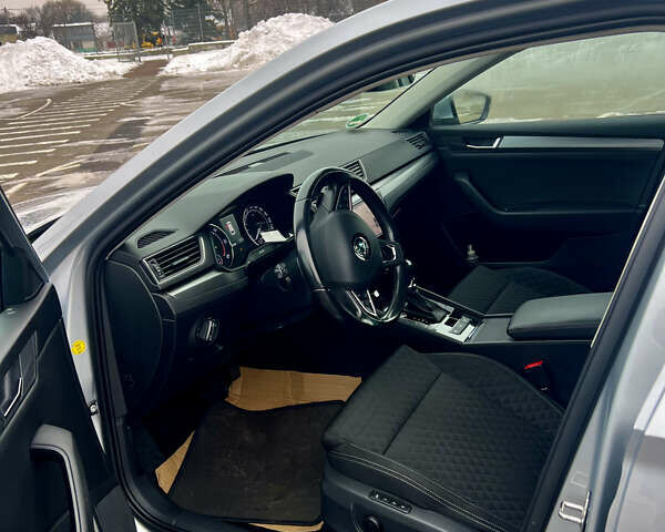 Серый Шкода Суперб, объемом двигателя 1.97 л и пробегом 265 тыс. км за 16000 $, фото 35 на Automoto.ua