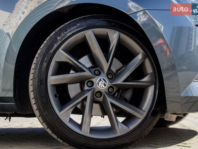 Серый Шкода Суперб, объемом двигателя 1.97 л и пробегом 189 тыс. км за 25800 $, фото 5 на Automoto.ua