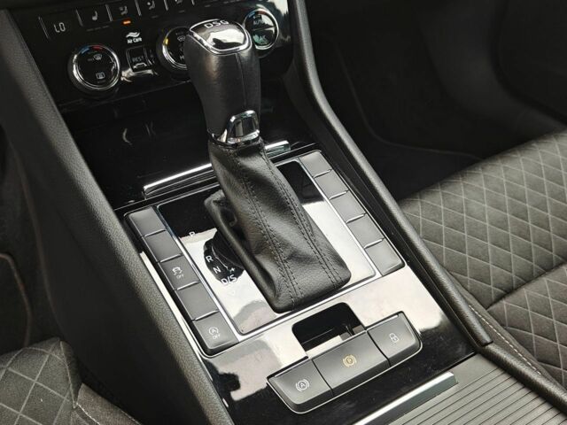 Серый Шкода Суперб, объемом двигателя 2 л и пробегом 207 тыс. км за 17999 $, фото 9 на Automoto.ua