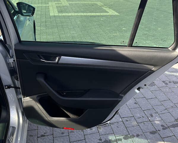 Серый Шкода Суперб, объемом двигателя 1.97 л и пробегом 210 тыс. км за 20350 $, фото 41 на Automoto.ua