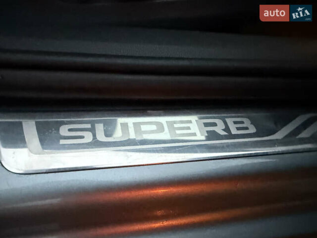 Сірий Шкода Суперб, об'ємом двигуна 2 л та пробігом 237 тис. км за 18999 $, фото 35 на Automoto.ua