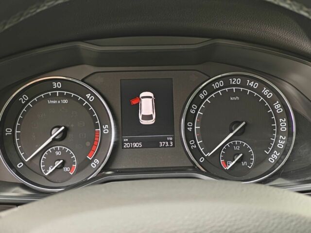 Серый Шкода Суперб, объемом двигателя 2 л и пробегом 207 тыс. км за 17999 $, фото 8 на Automoto.ua