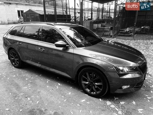 Серый Шкода Суперб, объемом двигателя 1.97 л и пробегом 228 тыс. км за 19000 $, фото 4 на Automoto.ua