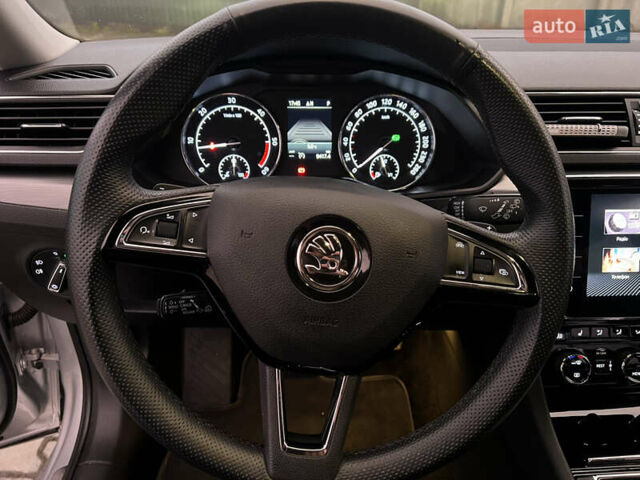 Серый Шкода Суперб, объемом двигателя 2 л и пробегом 302 тыс. км за 20200 $, фото 18 на Automoto.ua