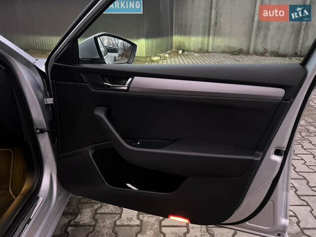 Серый Шкода Суперб, объемом двигателя 2 л и пробегом 302 тыс. км за 20200 $, фото 32 на Automoto.ua