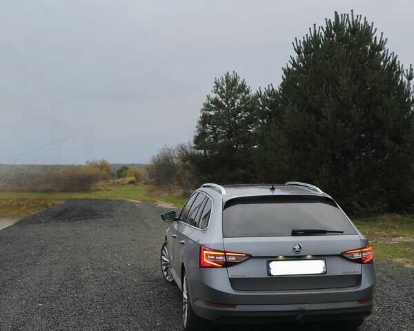 Сірий Шкода Суперб, об'ємом двигуна 2 л та пробігом 241 тис. км за 21700 $, фото 16 на Automoto.ua