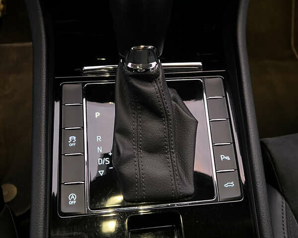 Серый Шкода Суперб, объемом двигателя 2 л и пробегом 302 тыс. км за 20200 $, фото 22 на Automoto.ua