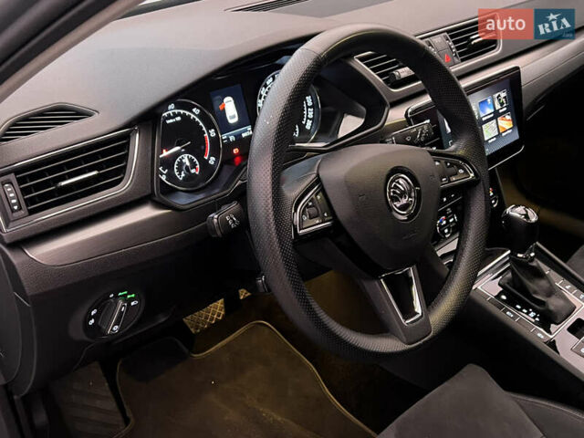 Серый Шкода Суперб, объемом двигателя 2 л и пробегом 302 тыс. км за 20200 $, фото 16 на Automoto.ua