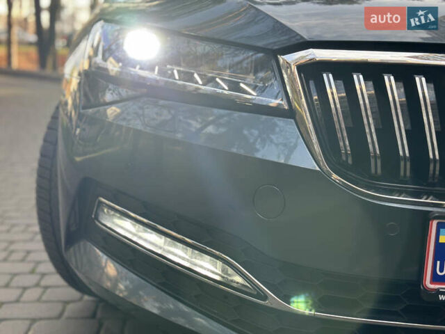 Сірий Шкода Суперб, об'ємом двигуна 2 л та пробігом 150 тис. км за 25500 $, фото 25 на Automoto.ua