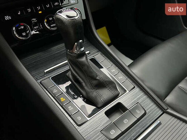 Серый Шкода Суперб, объемом двигателя 1.4 л и пробегом 180 тыс. км за 25999 $, фото 16 на Automoto.ua