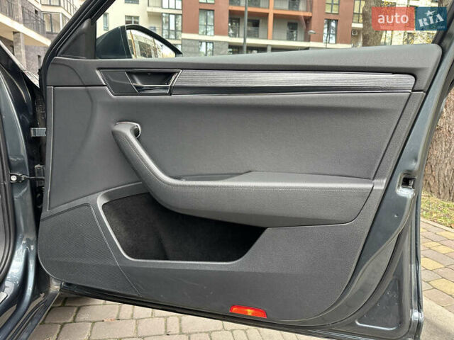 Сірий Шкода Суперб, об'ємом двигуна 2 л та пробігом 150 тис. км за 25500 $, фото 41 на Automoto.ua