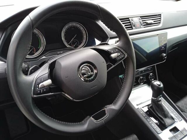 Серый Шкода Суперб, объемом двигателя 1.4 л и пробегом 108 тыс. км за 27900 $, фото 49 на Automoto.ua