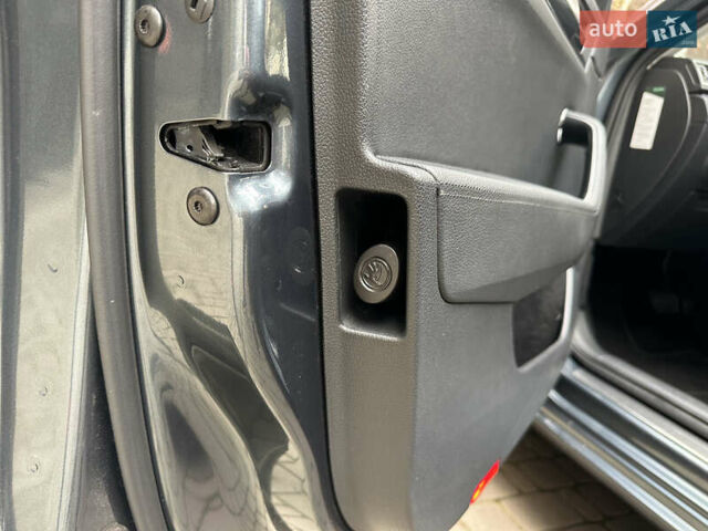 Сірий Шкода Суперб, об'ємом двигуна 2 л та пробігом 150 тис. км за 25500 $, фото 88 на Automoto.ua