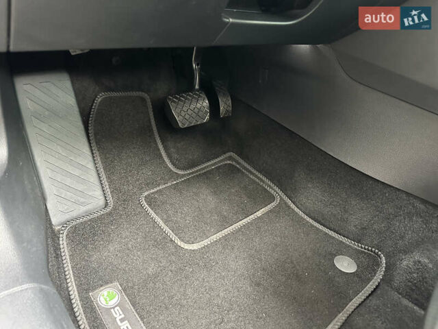 Сірий Шкода Суперб, об'ємом двигуна 2 л та пробігом 150 тис. км за 25500 $, фото 89 на Automoto.ua