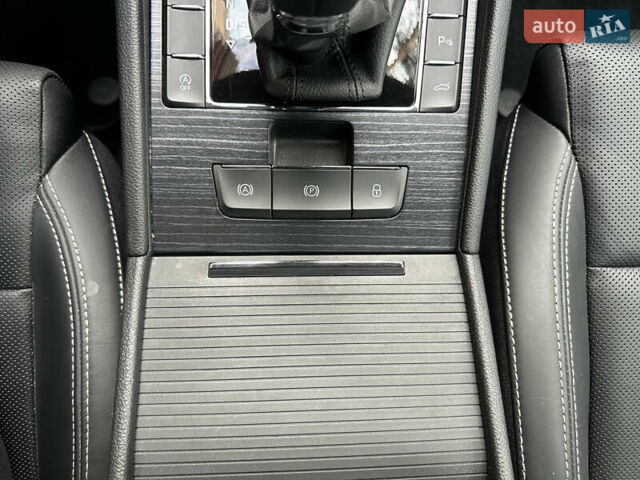 Сірий Шкода Суперб, об'ємом двигуна 2 л та пробігом 150 тис. км за 25500 $, фото 70 на Automoto.ua