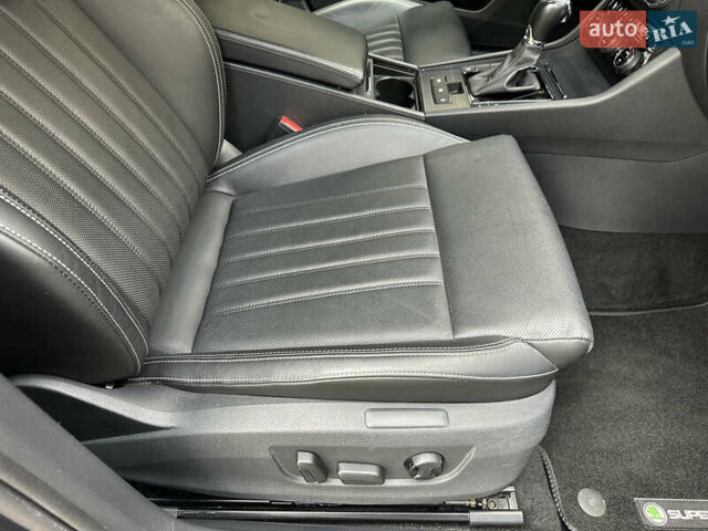 Сірий Шкода Суперб, об'ємом двигуна 2 л та пробігом 150 тис. км за 25500 $, фото 43 на Automoto.ua