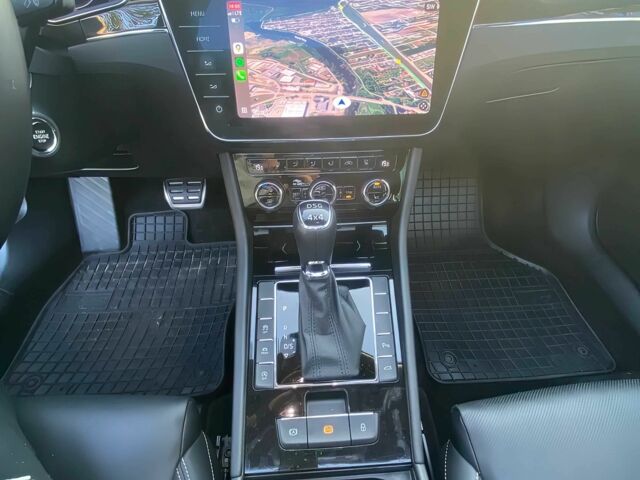 Сірий Шкода Суперб, об'ємом двигуна 2 л та пробігом 13 тис. км за 9000 $, фото 5 на Automoto.ua