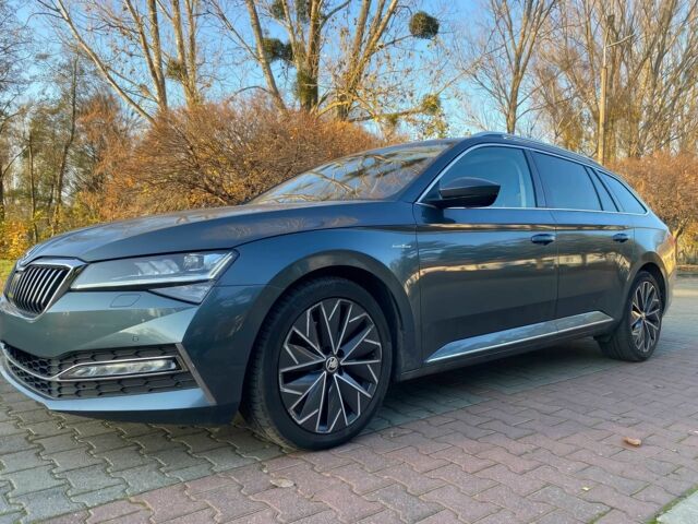 Сірий Шкода Суперб, об'ємом двигуна 2 л та пробігом 13 тис. км за 9000 $, фото 1 на Automoto.ua