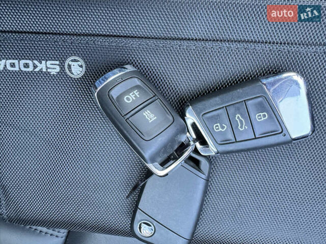 Серый Шкода Суперб, объемом двигателя 2 л и пробегом 183 тыс. км за 22900 $, фото 40 на Automoto.ua