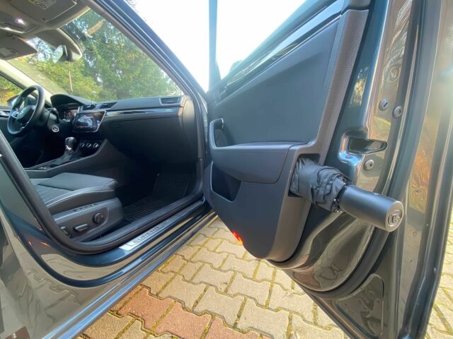 Сірий Шкода Суперб, об'ємом двигуна 2 л та пробігом 13 тис. км за 9000 $, фото 7 на Automoto.ua